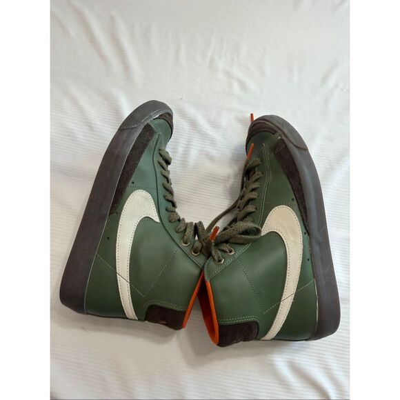 Athletic_Shoes